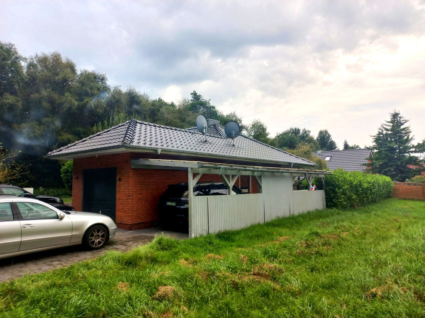 Carport und Garage
