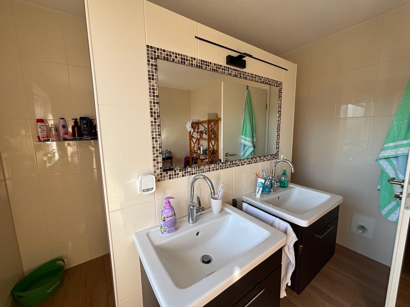 Badezimmer mit Doppelwaschtisch